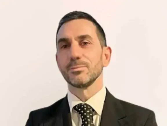Roberto Chiarolanza-Senior account executive